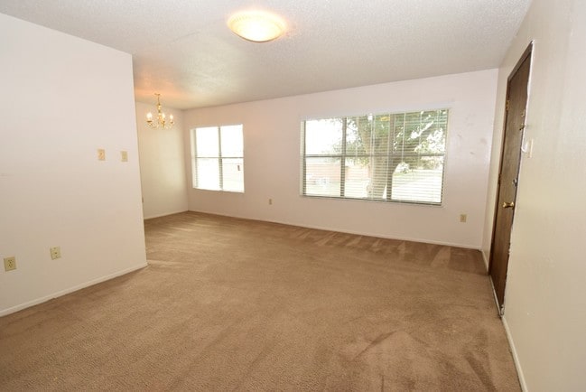 Silver Creek Apartments