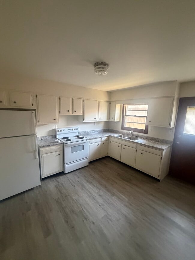 1319 N McLean St Unidad B