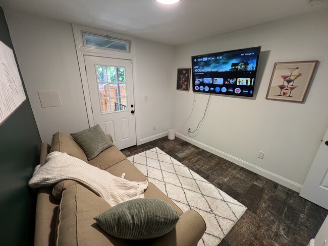 1631 Undercliff Ave Unit B