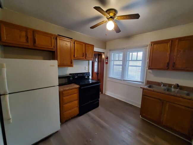 Photo - 808-810 W. 2ND ST TRI-PLEX Unit 2