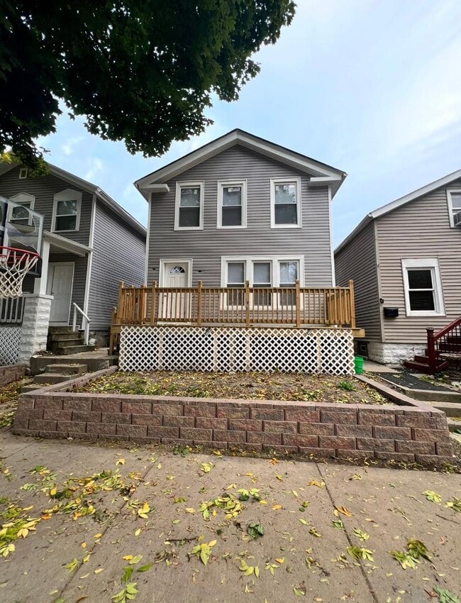 Photo - 653A W Bruce St - EKO Homes | Fully Renovated 2 bedroom Unit for Rent