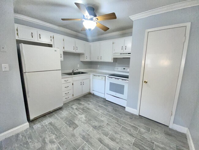 Photo - 315 Bream Ave