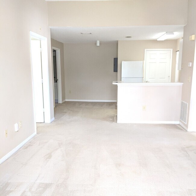 Photo - 1 bedroom, 1 bathroom condo for rent in Th...