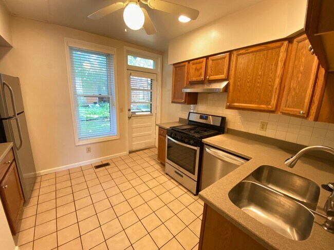 Photo - Price Ave 49-51 NCR Unidad 51