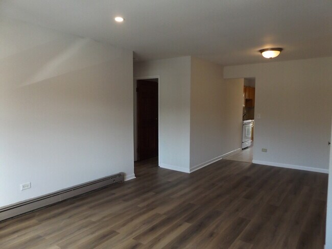 Photo - 710 W Huntington Commons Rd Unit 2B