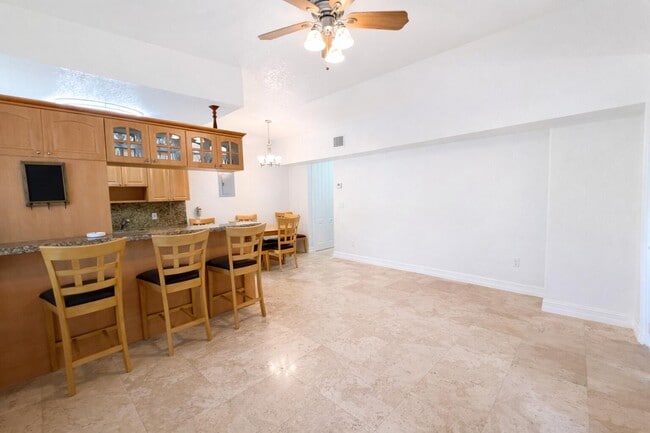 Photo - 655 Meridian Ave Unidad 24