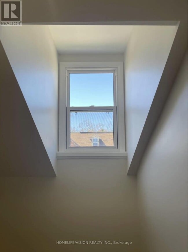 Photo - 6273 Yonge St