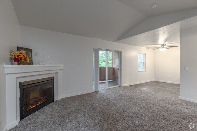 3BR, 2BA - 1,018SF - Living Room - Evergreen Village Apartments