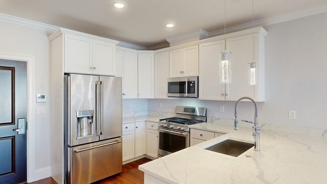 Photo - 87 Medford St Unidad 215