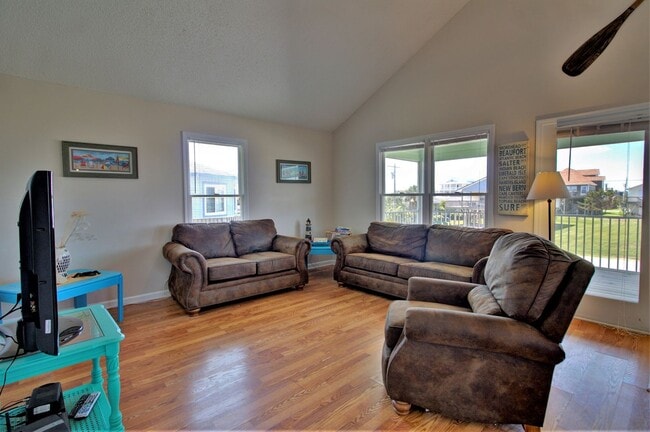 Photo - Surf City - 3BR 2BA Pet Friendly Cottage O...