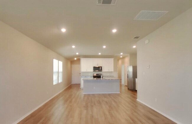 Building Photo - Saddle Creek