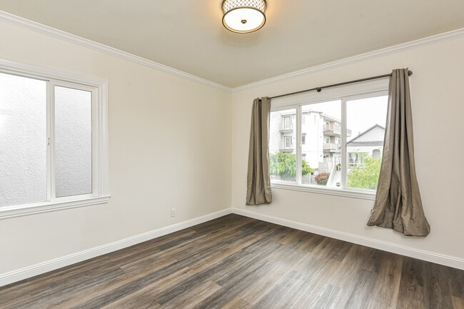 Photo - 833 Linden Ave
