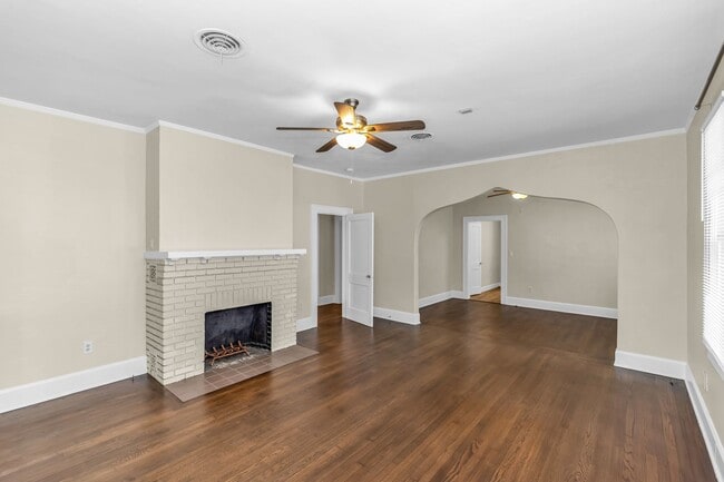 Photo - 812 Harwood St