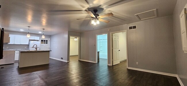 Photo - 104 N Main St