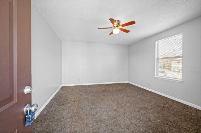 Photo - 923 Kingsbury Dr Unit B