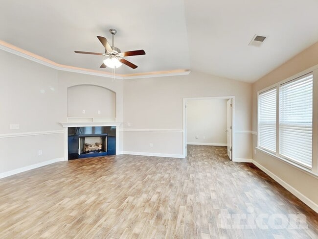 Photo - 321 Trail Crossing Ln