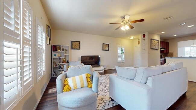 Photo - 3202 Cabin Wood Way