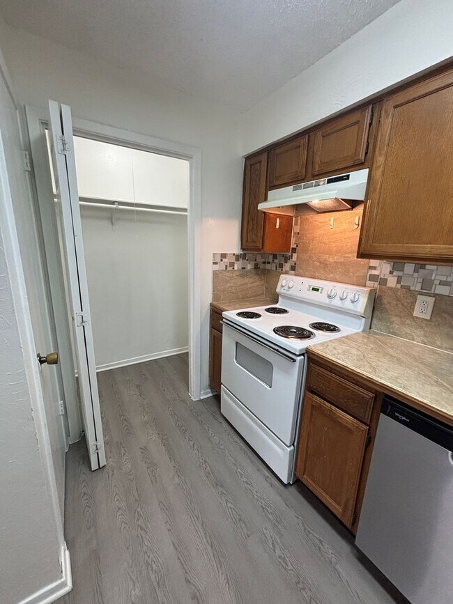 Photo - 2105 Courtney St Unidad 2105 A Courtney St.