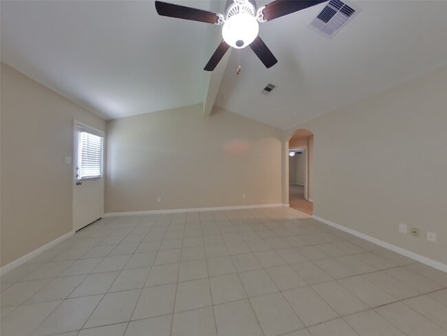 Building Photo - 232 Comanche Plains Rd