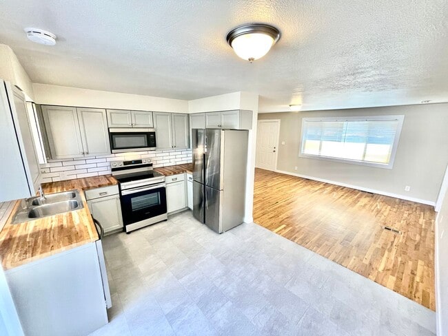 Photo - 605 St Francis St