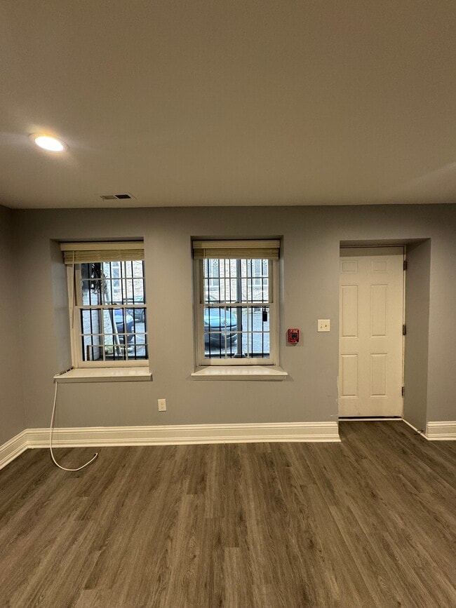 T3 Living Room - 10-16 E Chase St Rental