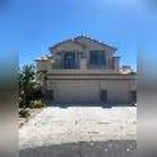 4 Bedroom, 2 1/2 Bath Available Now! - 4 Bedroom, 2 1/2 Bath Available Now! House