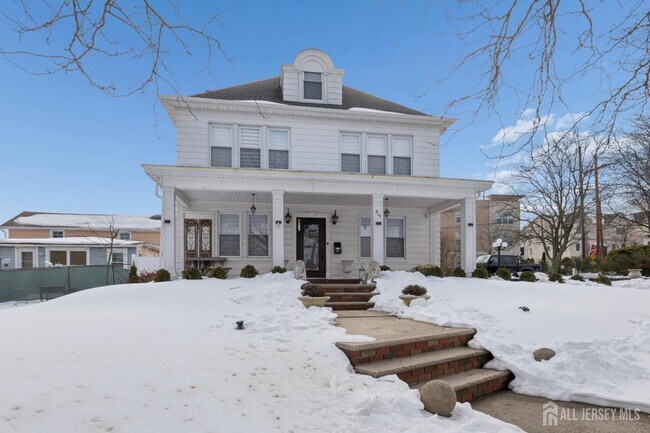 Building Photo - 415 Main St