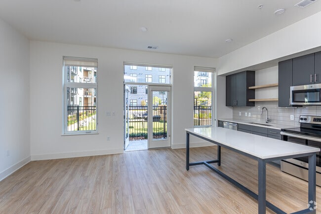 1BR, 1BA - 651SF