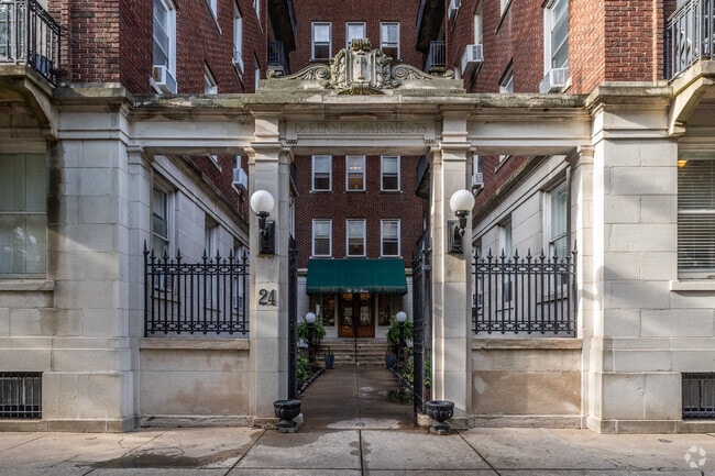 Photo - DeRenne Plaza Condominiums