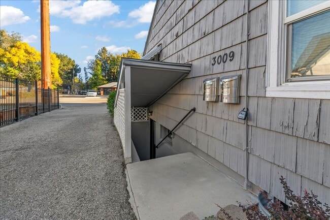 Photo - 1 Bedroom 1 Bathroom Basement Apartment on...