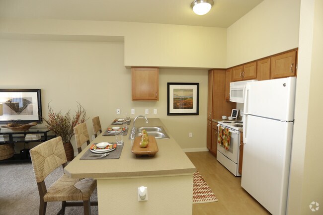 2BR, 2BA - 840 SF