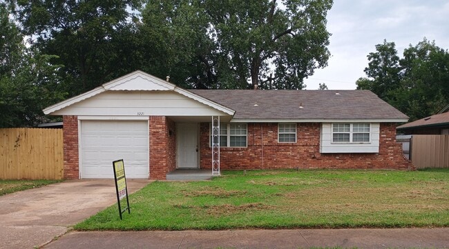 Building Photo - 3221 Greenbrier Terrace