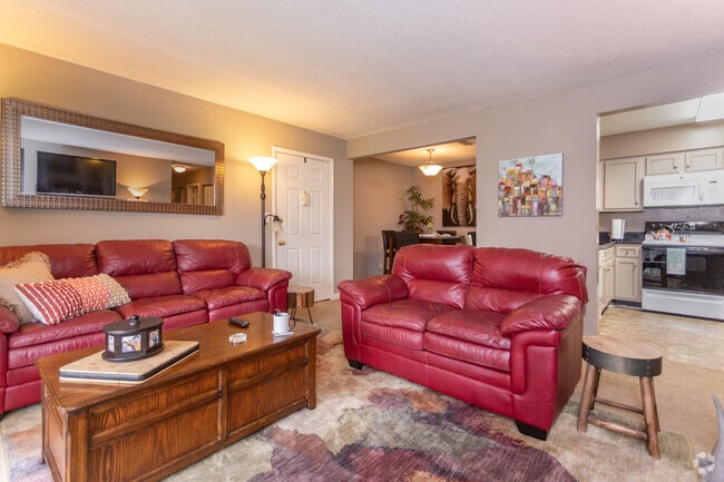 2BR, 2BA - 1,150 SF
