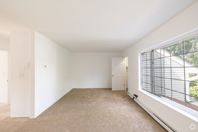 1BR, 1BA 735SF