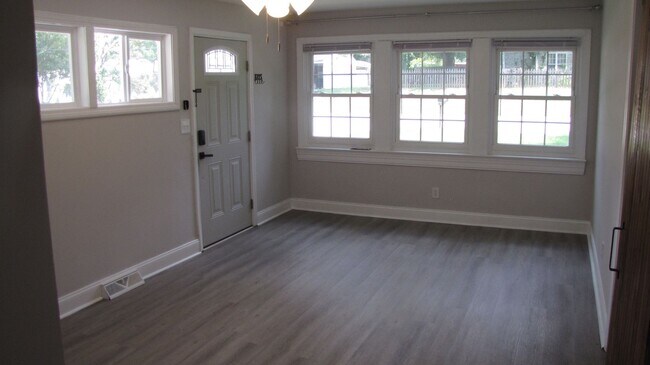 Photo - Charming 3 Bedroom, 1 Bathroom Home