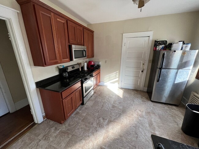 Photo - 2944 N Maryland Ave Unit Upper