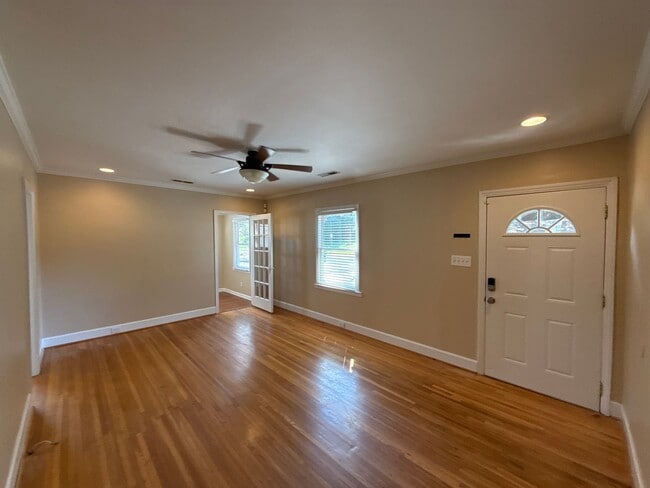 Photo - 817 Everett Pl