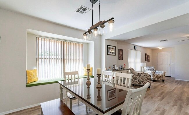 Photo - 13502 W Young St