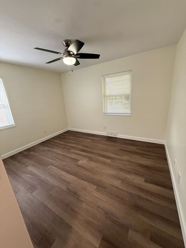 Photo - 631 Hampshire Rd