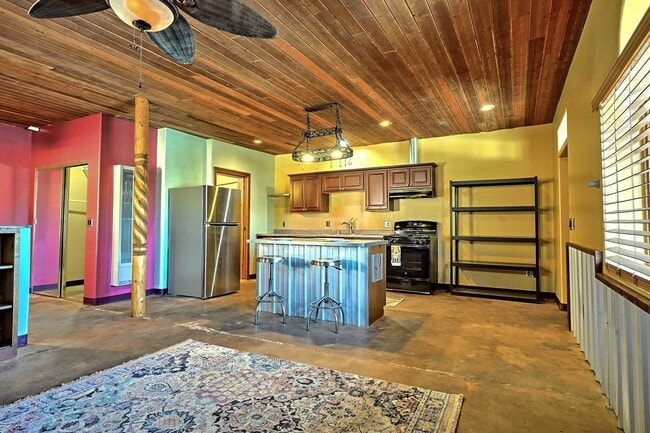 Photo - 1510b Edith Blvd NE