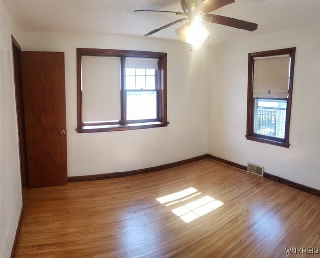 Photo - 2744 Woodlawn Ave