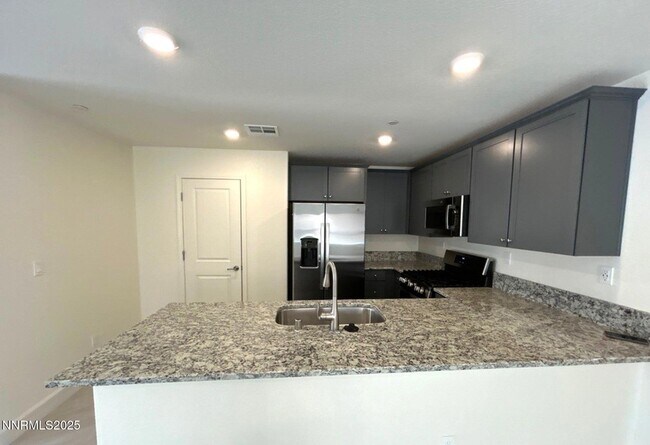 Photo - 904 Cascade Range Dr