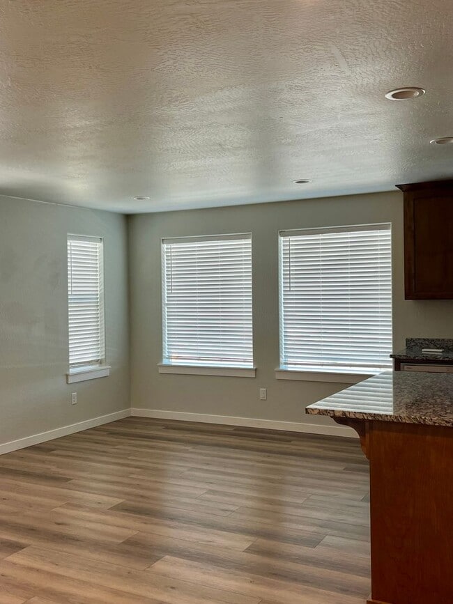 Photo - Newer Central Point 3 Bedroom / 2.5 Bath with views of the Table Rock