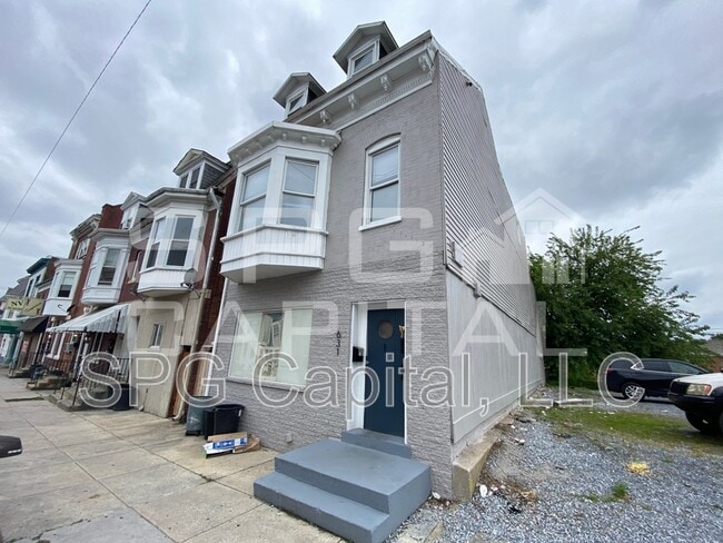 Building Photo - 631 E Market St Rental