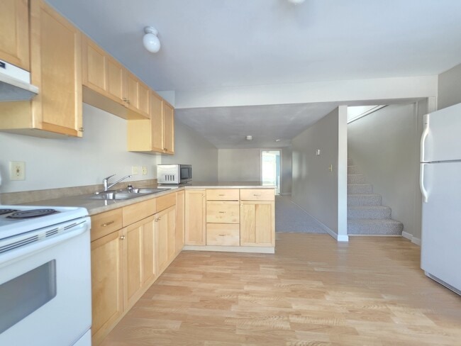 Photo - 208 Grove St