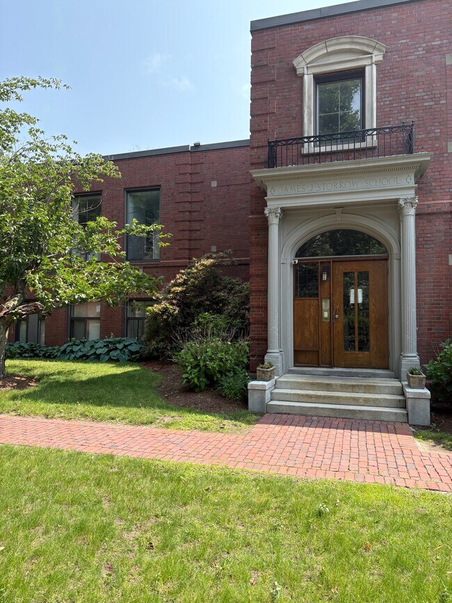 Photo - 15 Waverly St Unidad 160 Rental