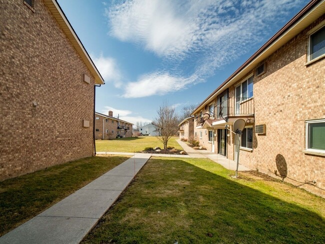 Photo - Holiday Meadows Apartments