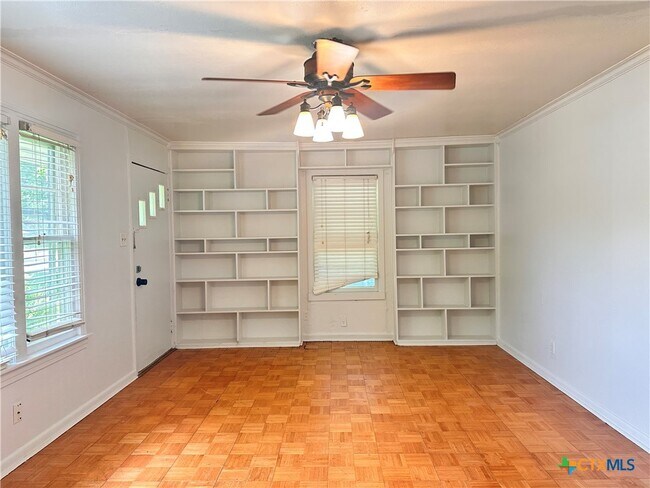 Photo - 950 Field St
