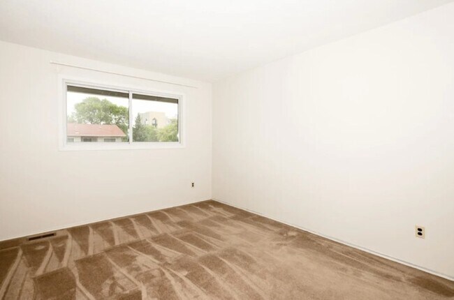 Photo - 75 Oak Park Walk