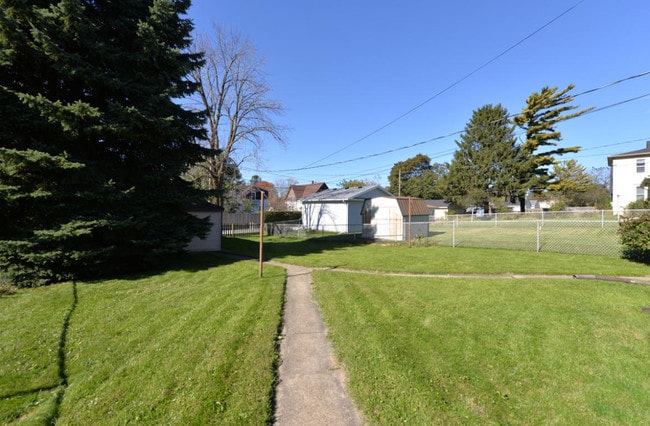 Back Yard - 1106 David St Unit Upper